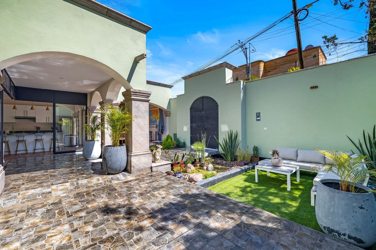 CASAS ANGEL & ANGELITO — photo 2 of 10