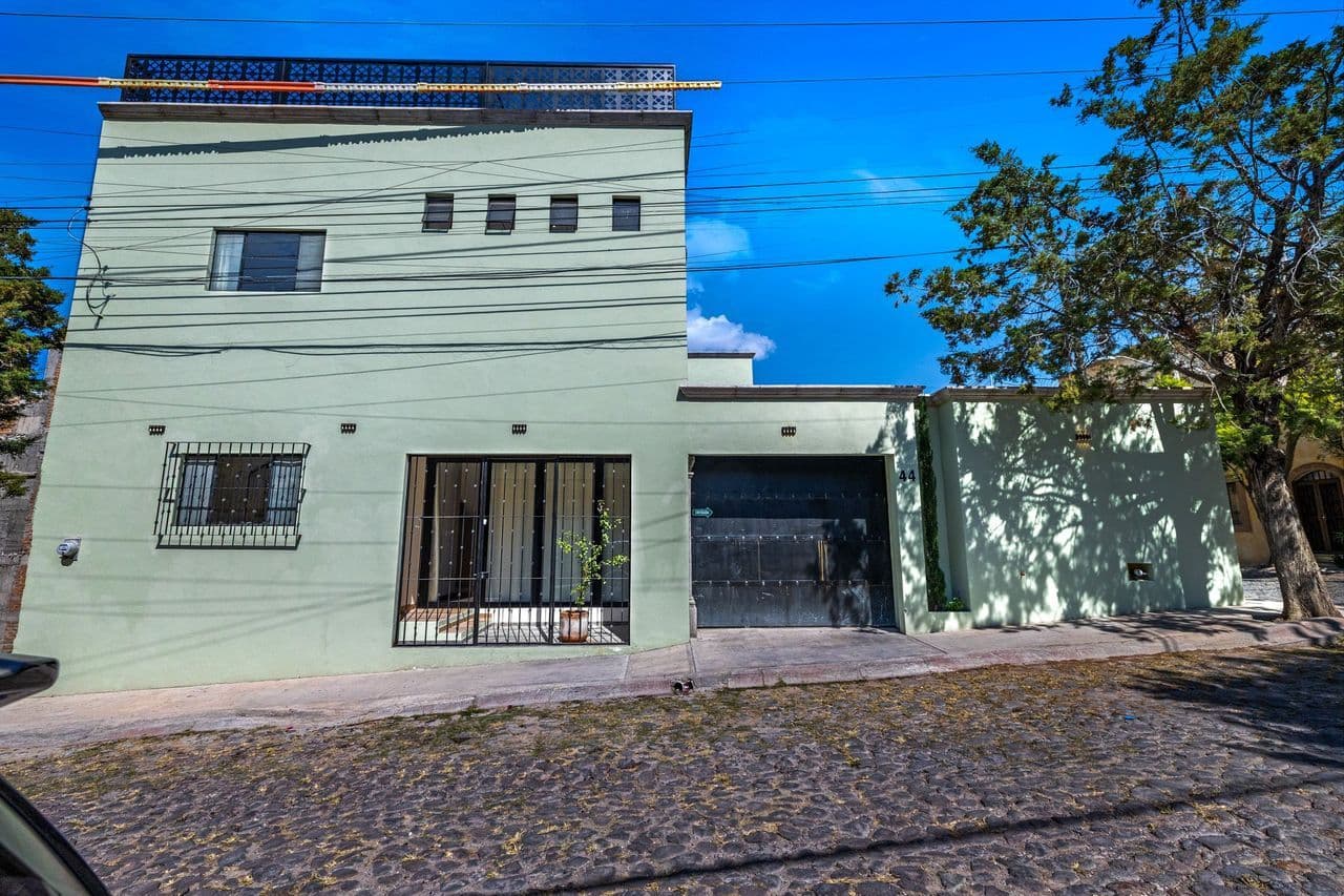 CASAS ANGEL & ANGELITO — photo 2 of 2