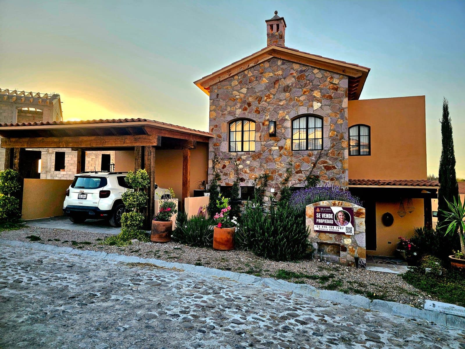 Designer-Furnished Villa in La Alborada | Pool, Pickleball & 7 Minutes to Centro — photo 3 of 10