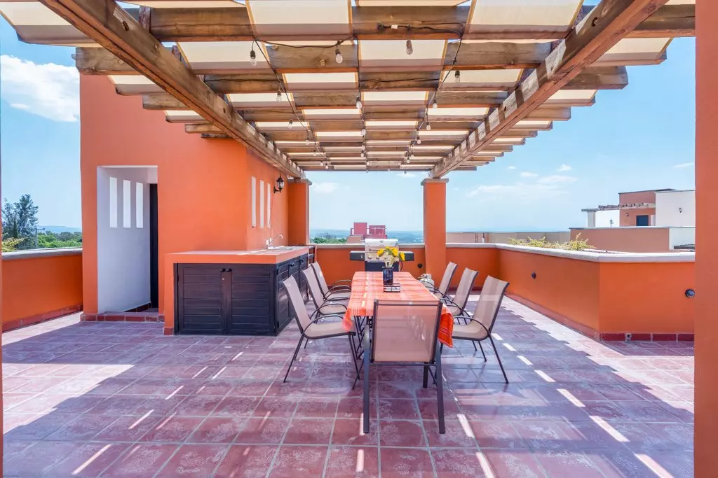 Casa Mía — photo 3 of 10
