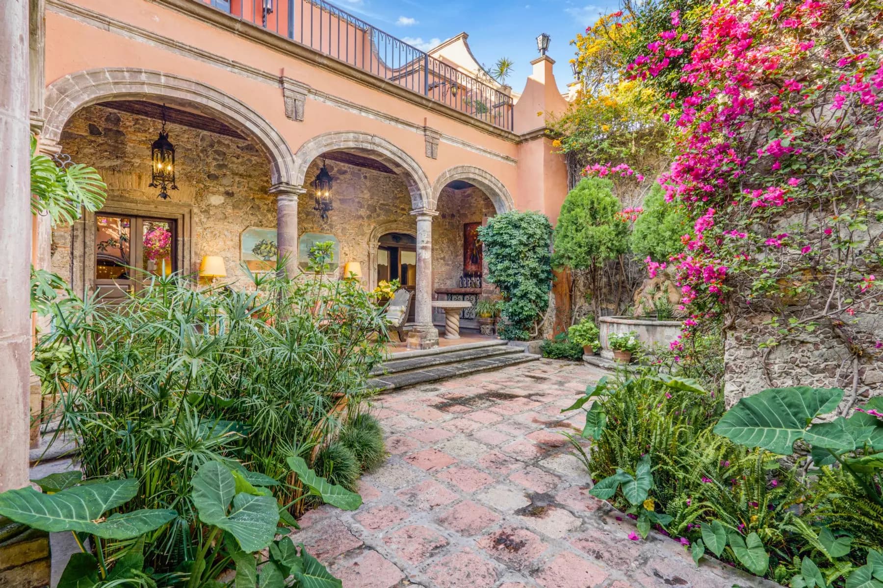Casa de la Canal — photo 1 of 10