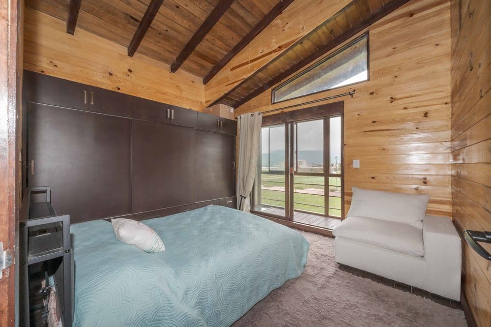Cozy Cabin — photo 7 of 10