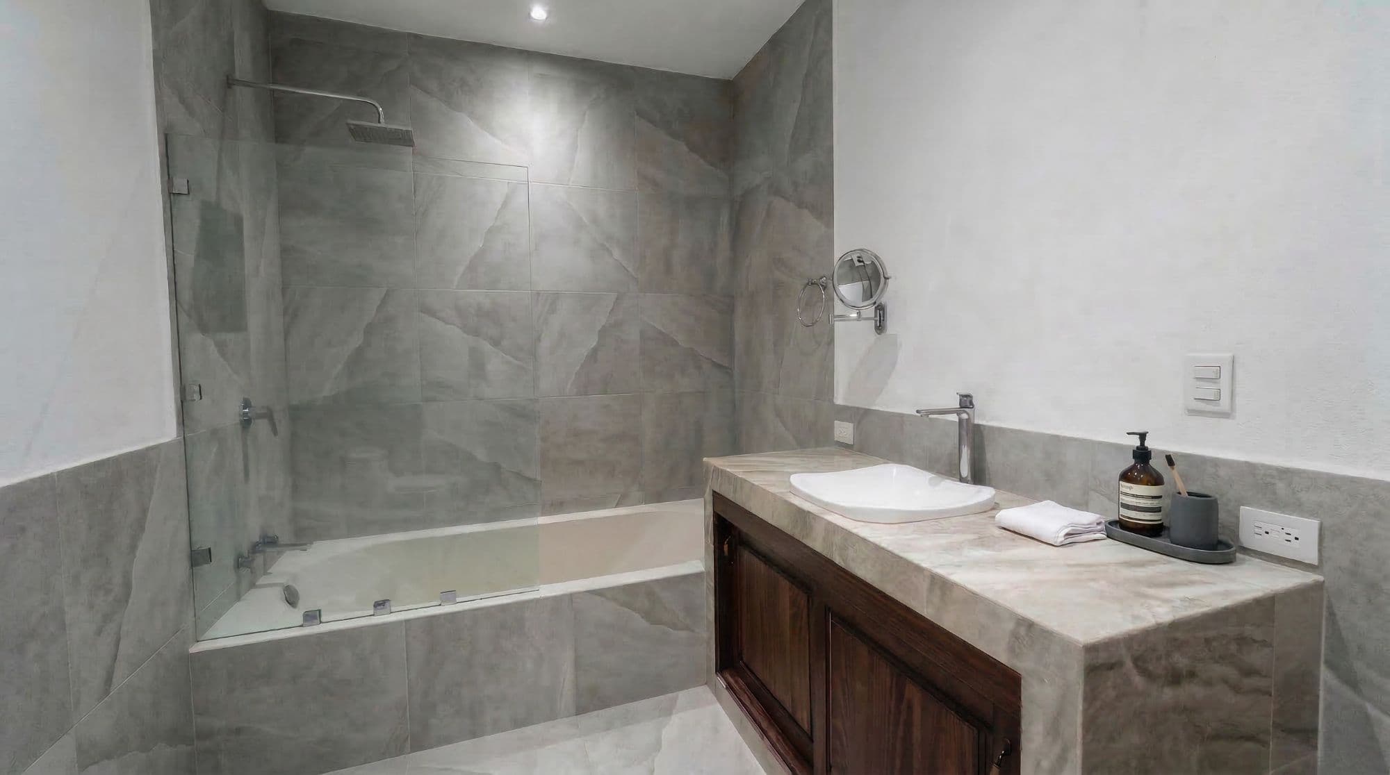 Casa Serafín Smart Investment, Spacious & Move-In Ready — photo 10 of 10