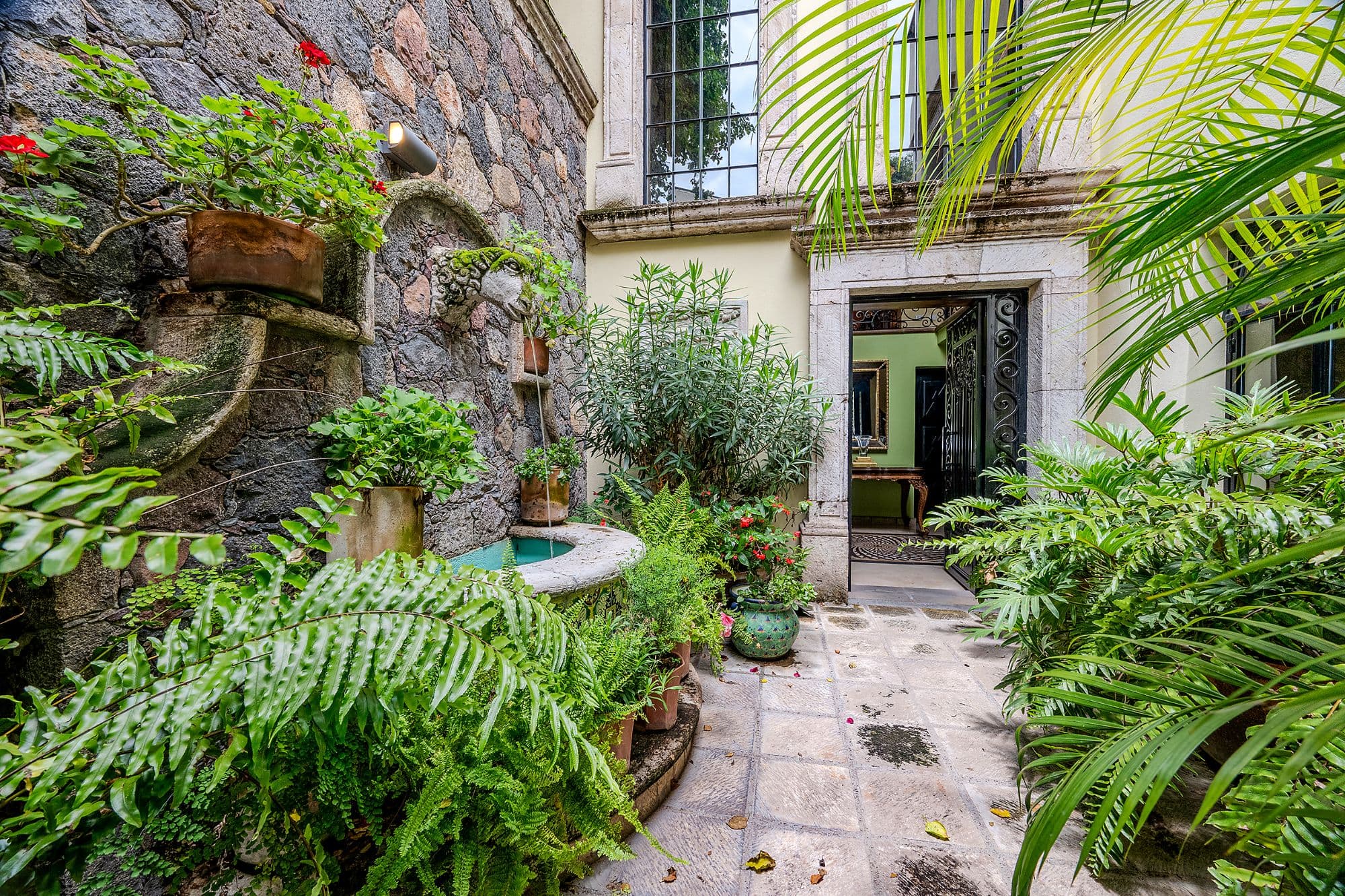 Casa Del Encanto — photo 3 of 10