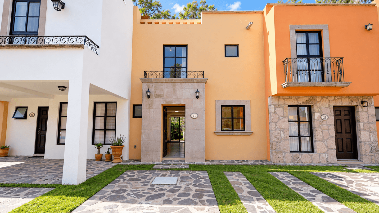 Casa Reliquia — photo 1 of 10