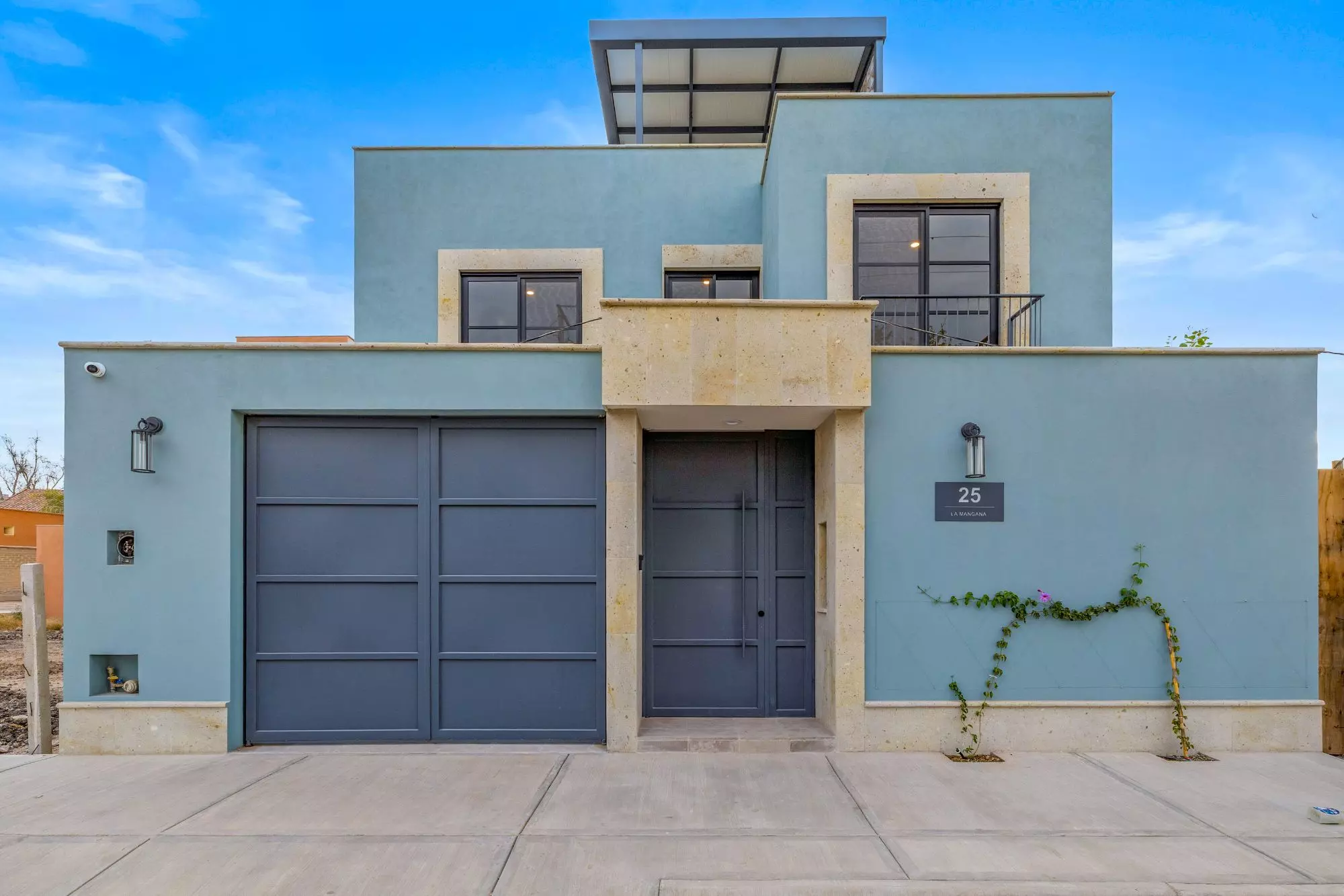 La Aurora Townhouse -Blue — photo 2 of 10