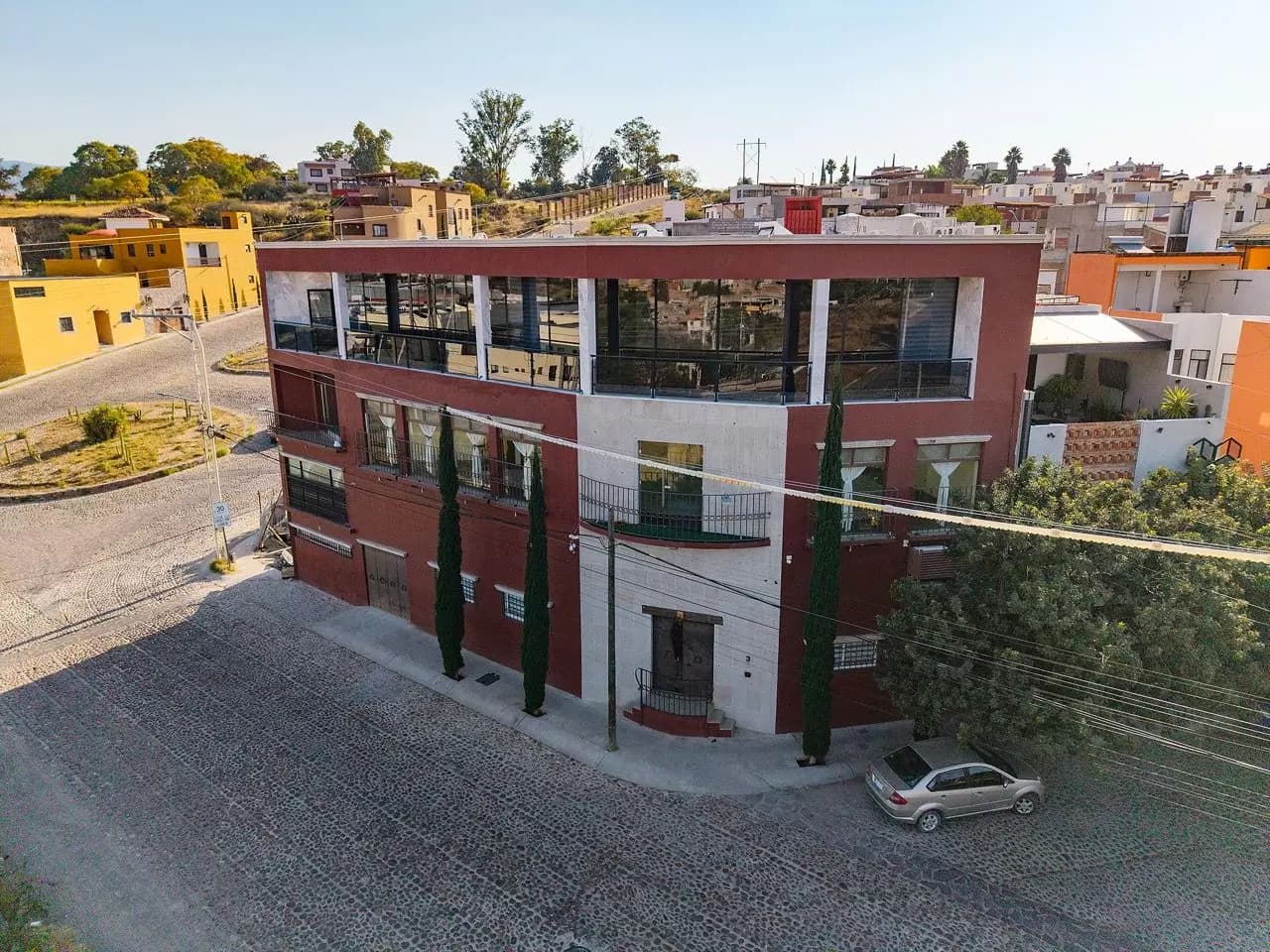 Edificio Comercial Las Brisas — photo 1 of 10