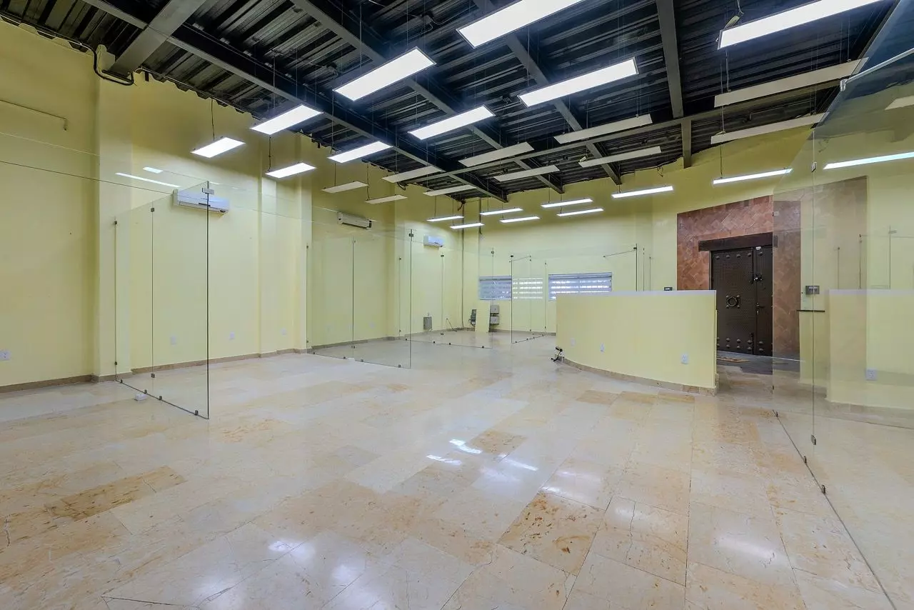 Edificio Comercial Las Brisas — photo 7 of 10