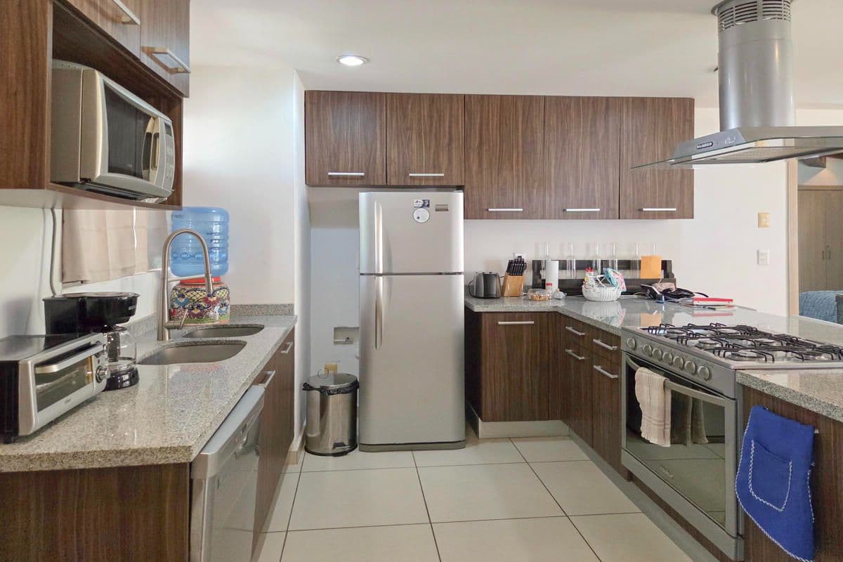 R32 Puente Viejo Pent House for Rent — photo 3 of 10