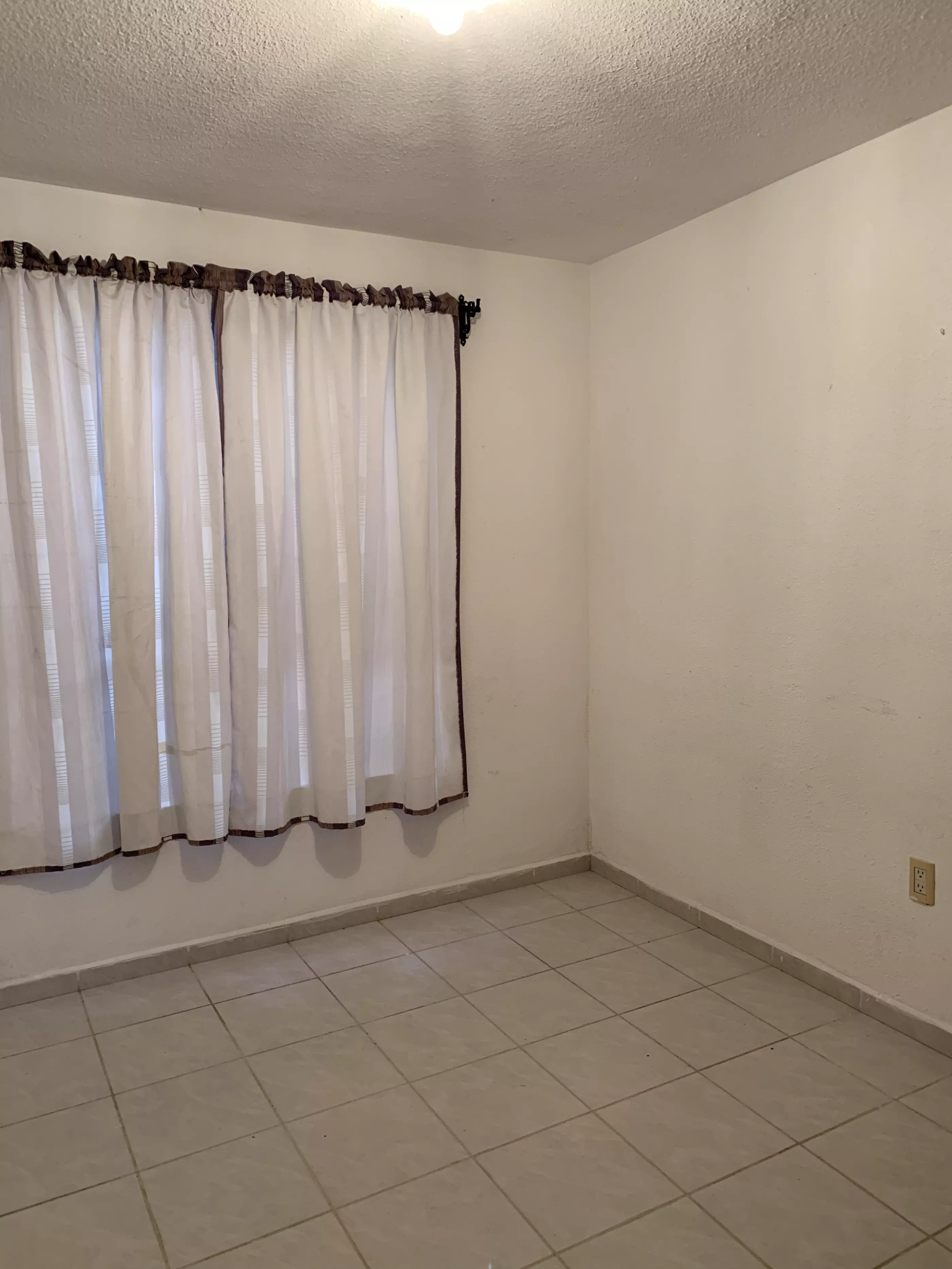 casa en fraccionamiento la Paz — photo 4 of 9