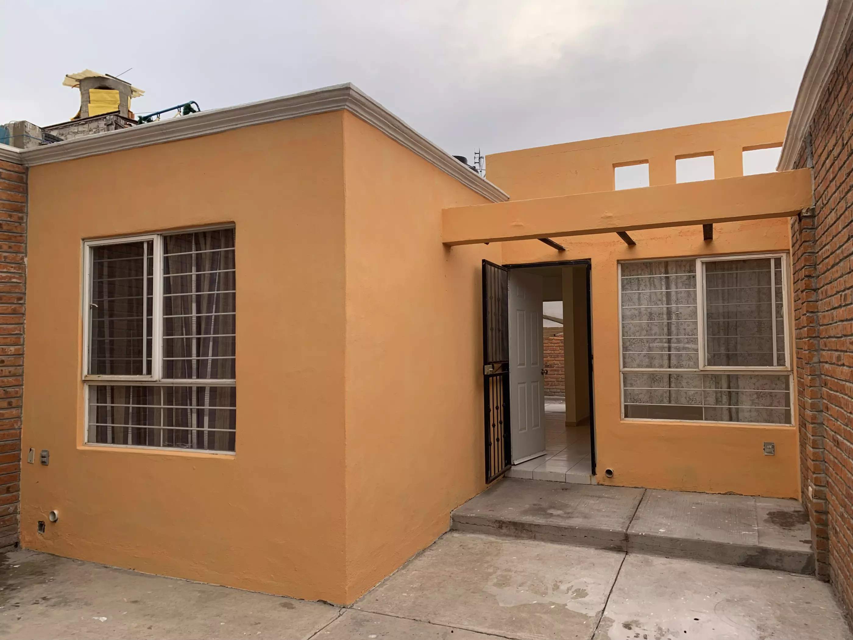casa en fraccionamiento la Paz — photo 2 of 9
