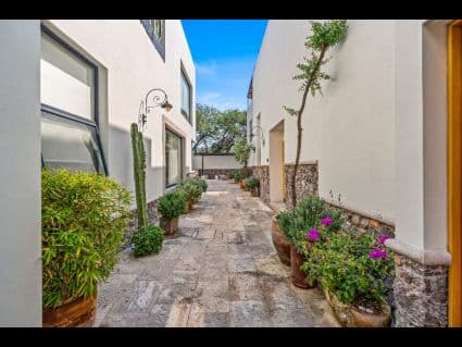 Casa Oliver — photo 1 of 10