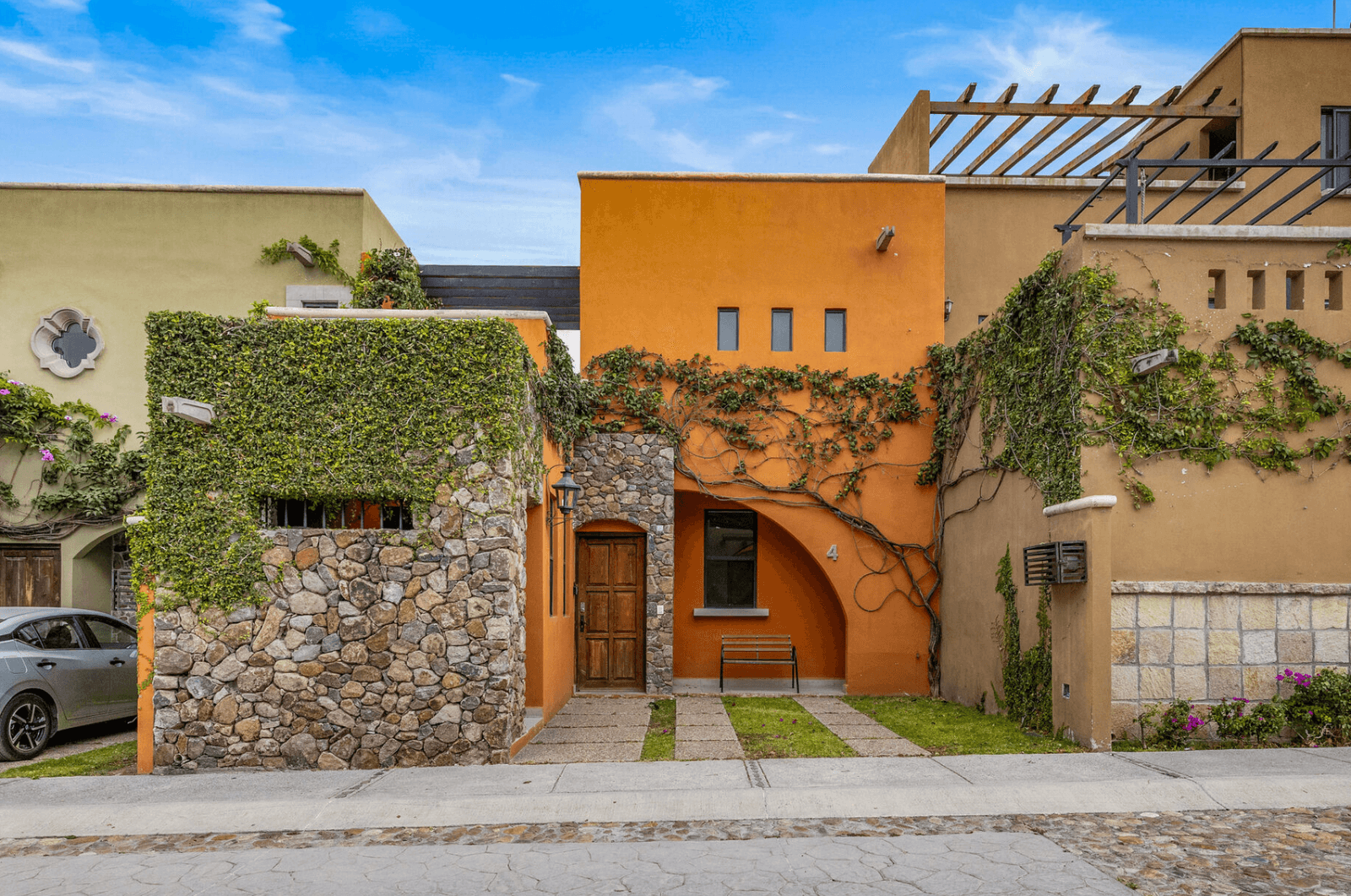 CASA LILLY — photo 1 of 10