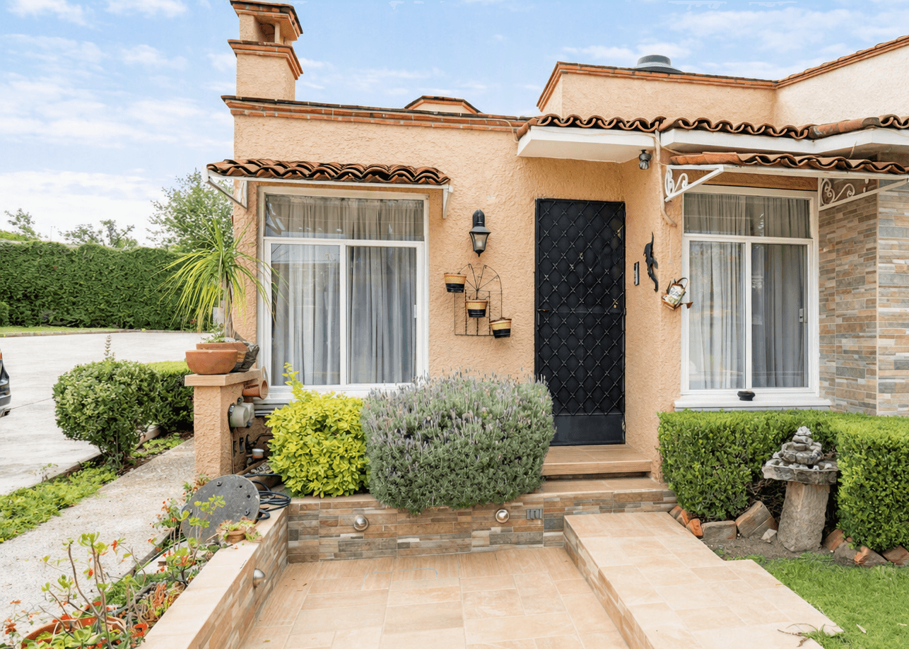 Acojedora Casa con Jardín — photo 1 of 10
