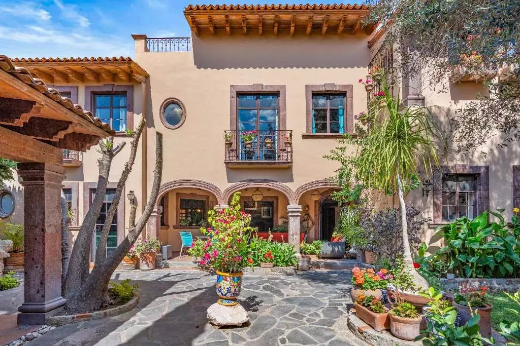 Casa Sirena — photo 1 of 10
