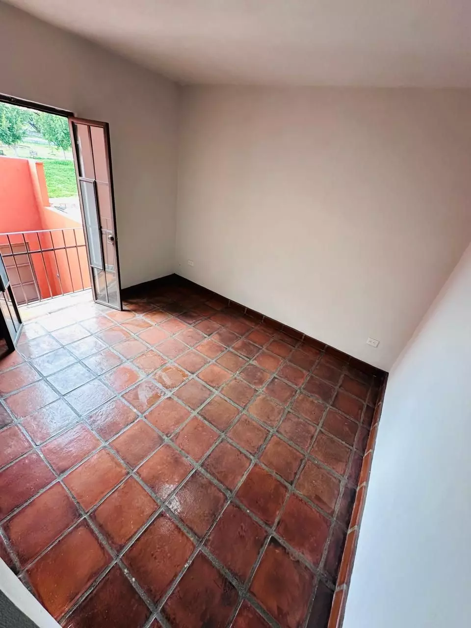 CASA ROJA — photo 4 of 9