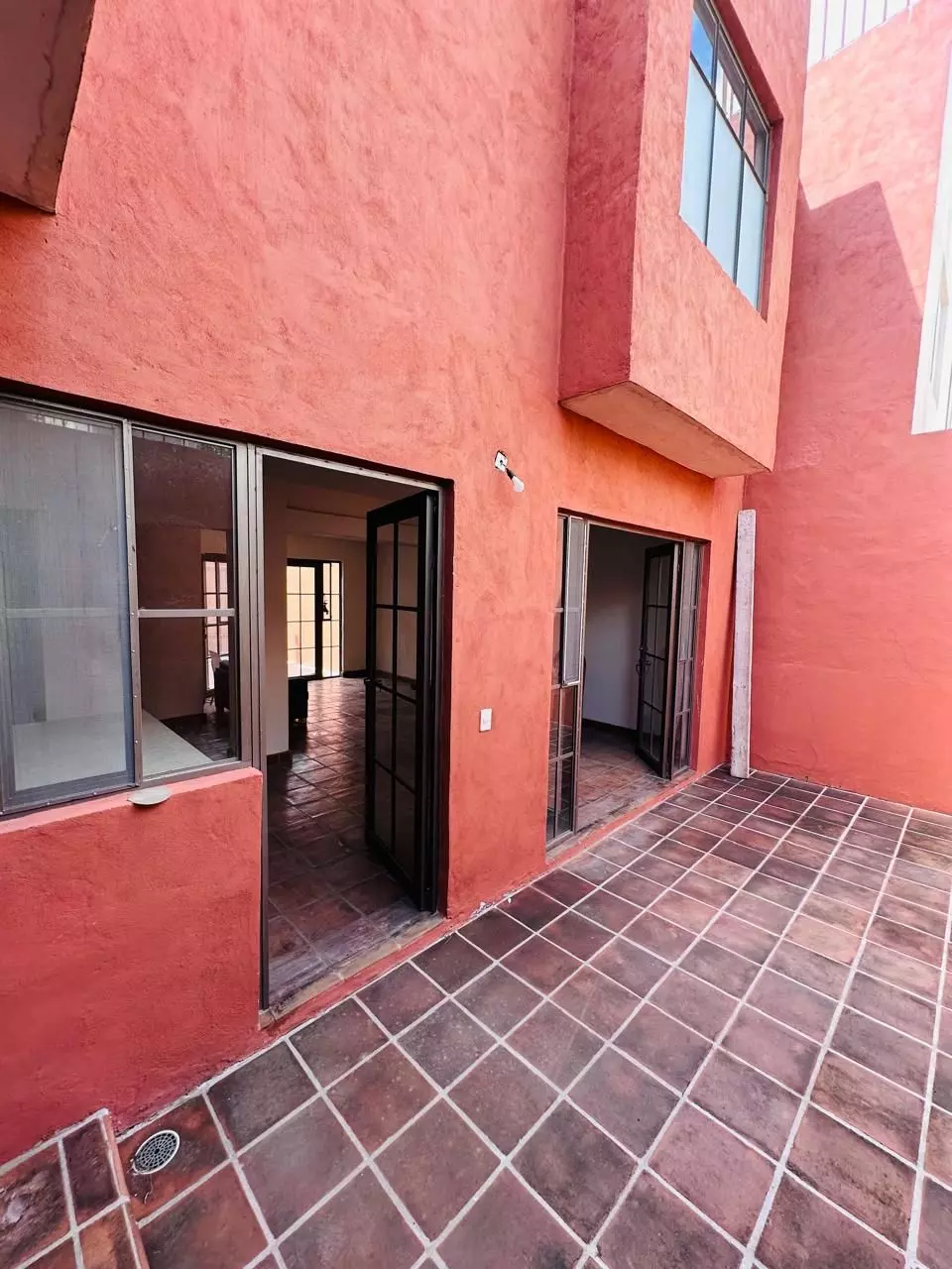 CASA ROJA — photo 9 of 9