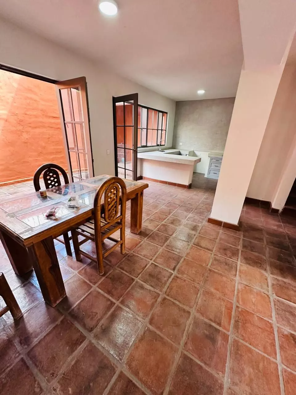 CASA ROJA — photo 6 of 9