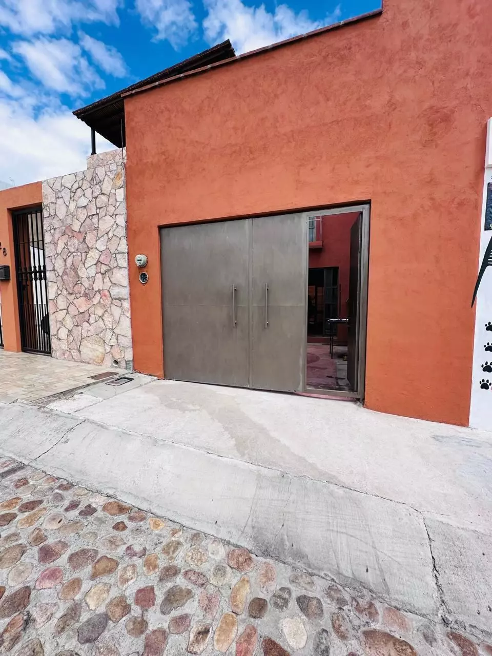 CASA ROJA — photo 7 of 9