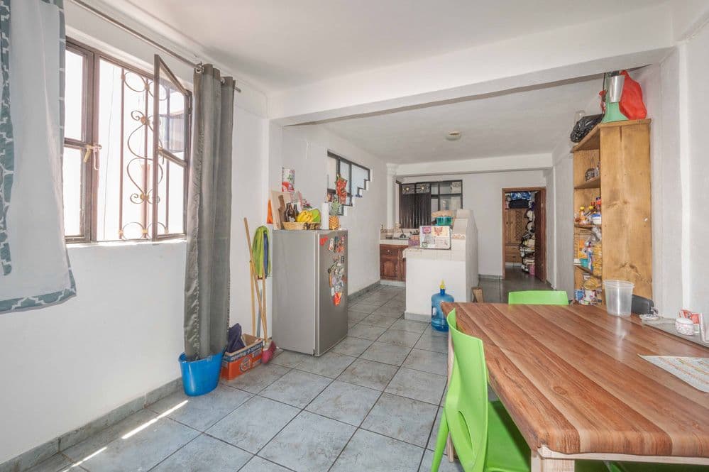 Nine-unit apartment building with varied layouts—ideal for investment. — photo 10 of 10