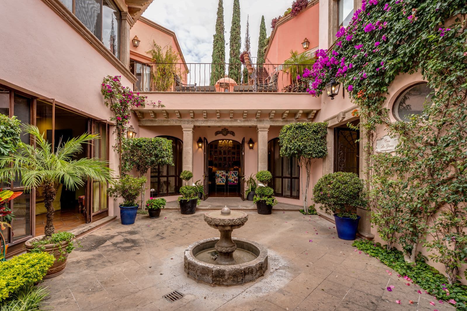 Casa La Gloria — photo 1 of 2