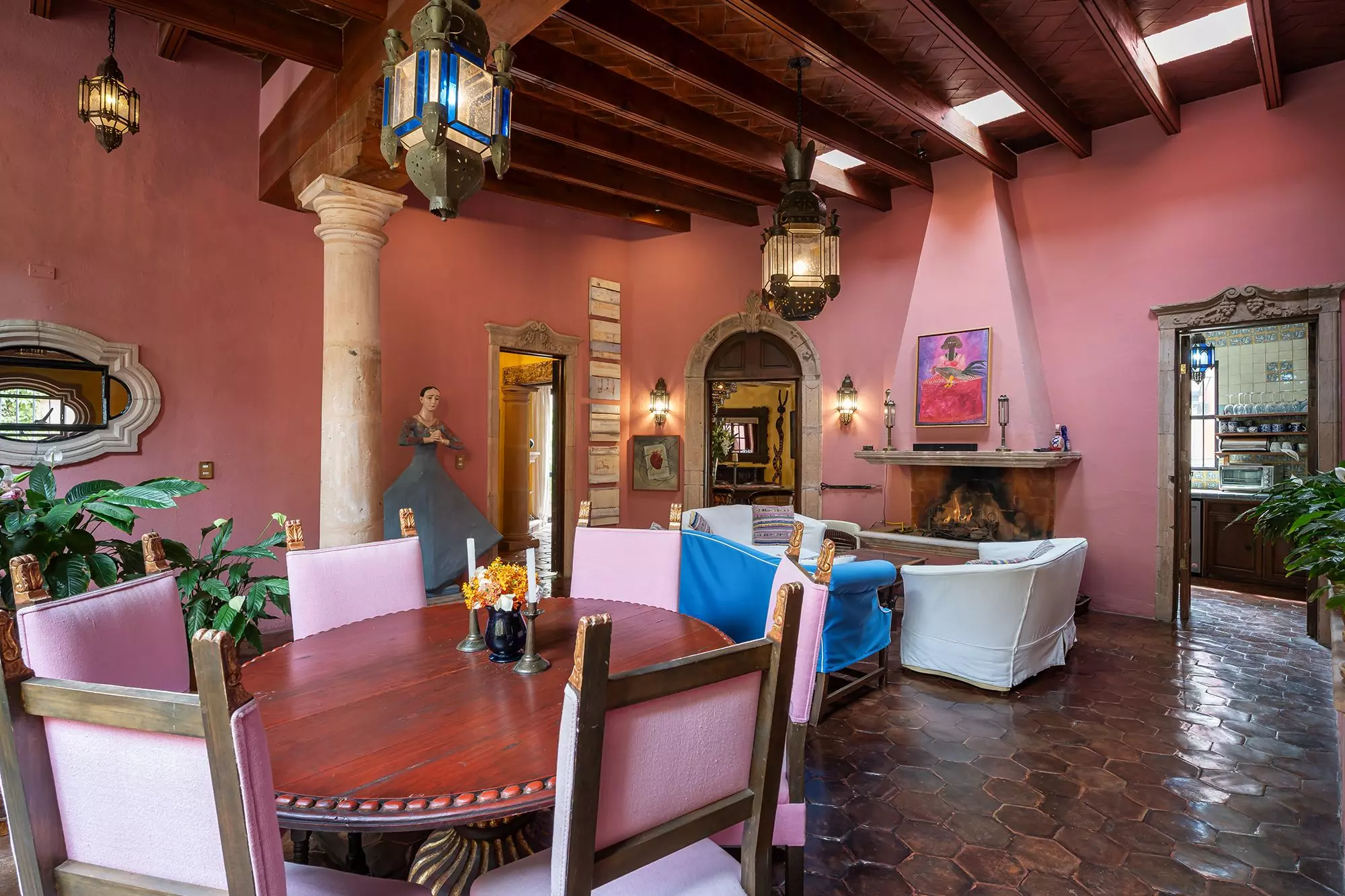 Casa Rosa — photo 1 of 10
