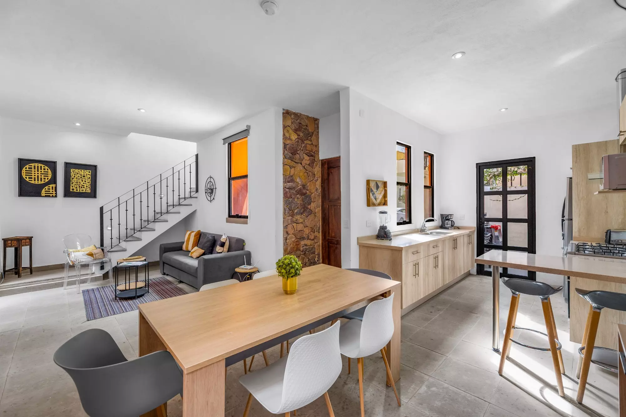 CASA LILY — photo 1 of 10