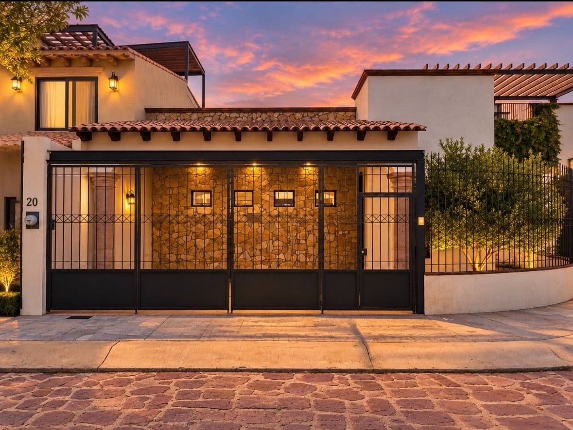 Casa de los Suspiros — photo 1 of 10