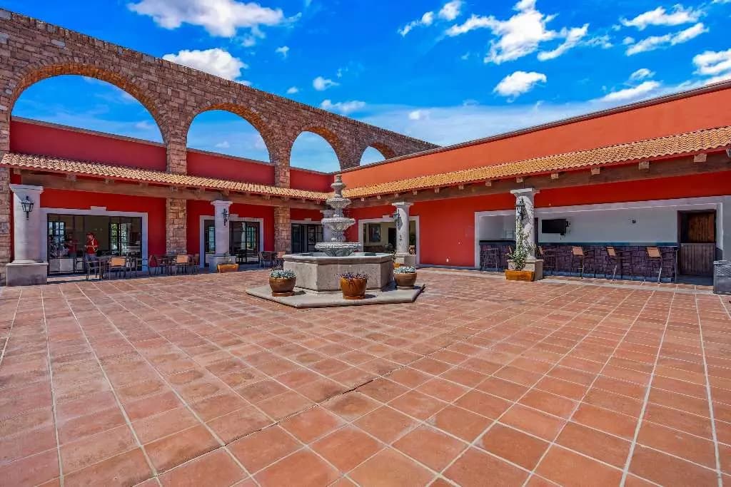 Condo El Milagro — photo 5 of 10