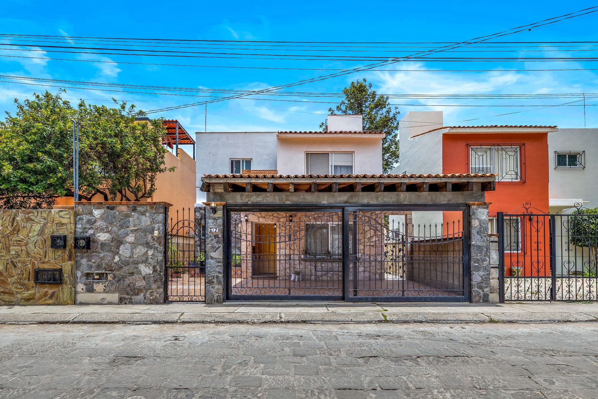 Casa Calle Llano 62 — photo 1 of 10