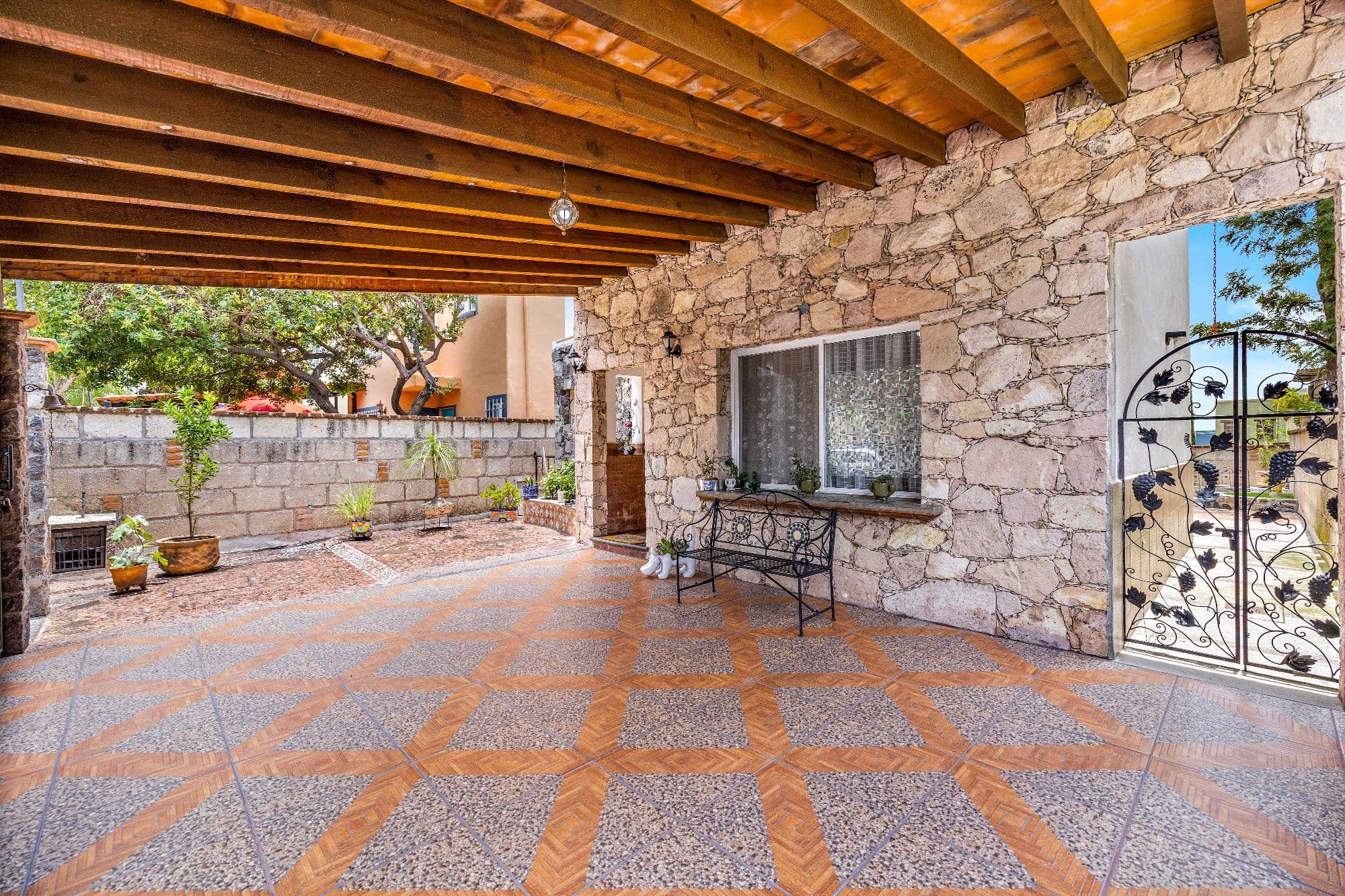 Casa Calle Llano 62 — photo 3 of 10