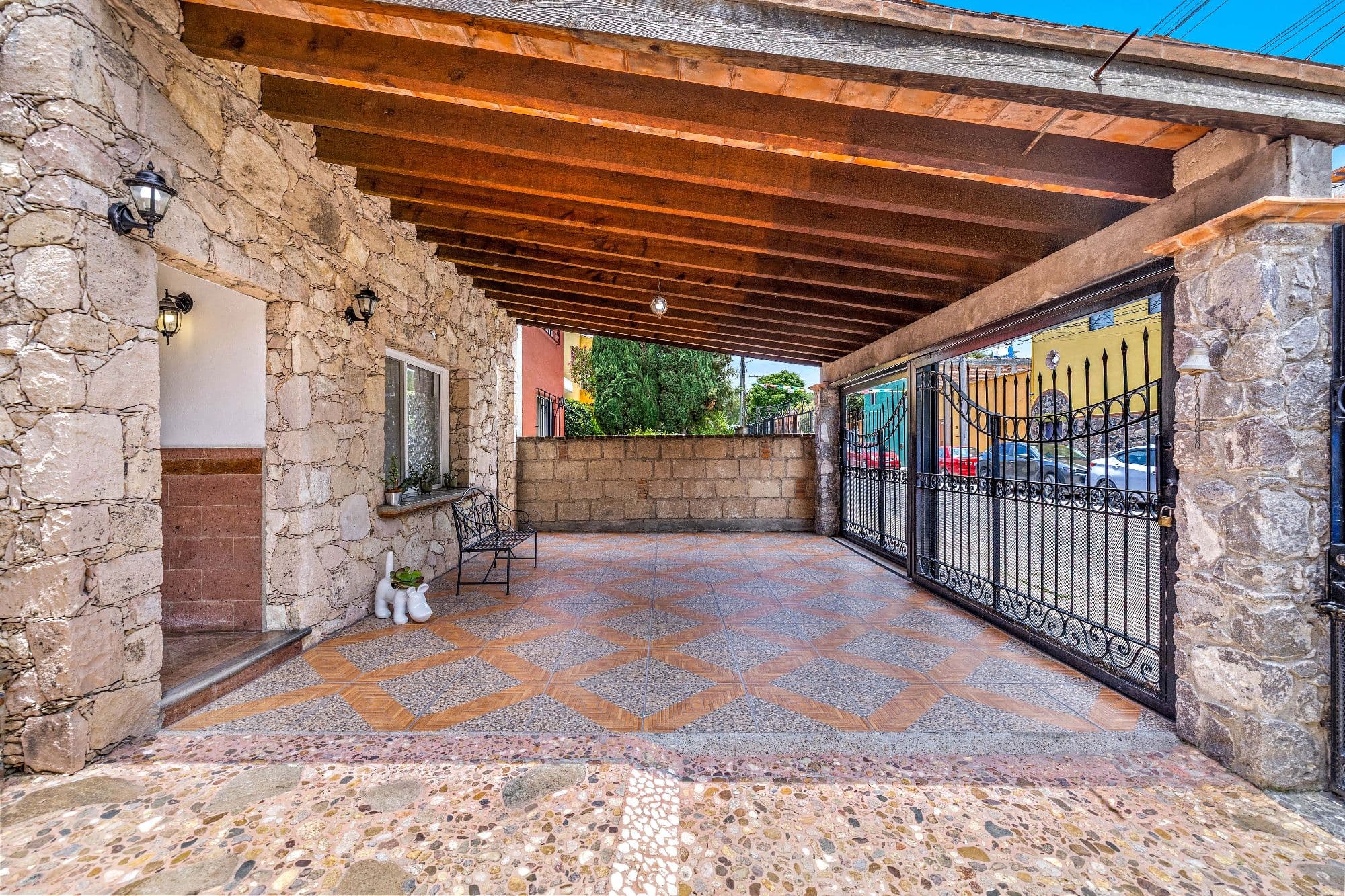 Casa Calle Llano 62 — photo 2 of 10