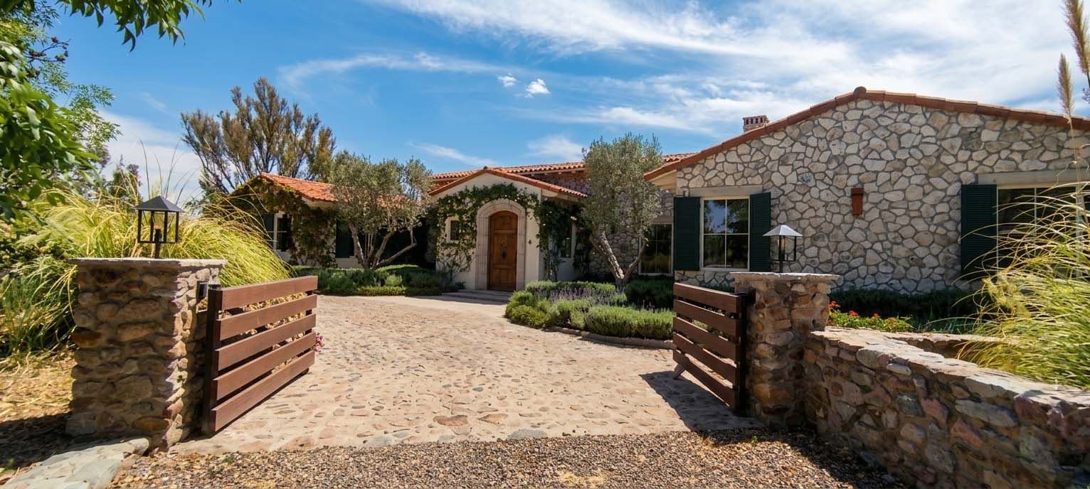 CASA VIÑEDO — photo 1 of 10