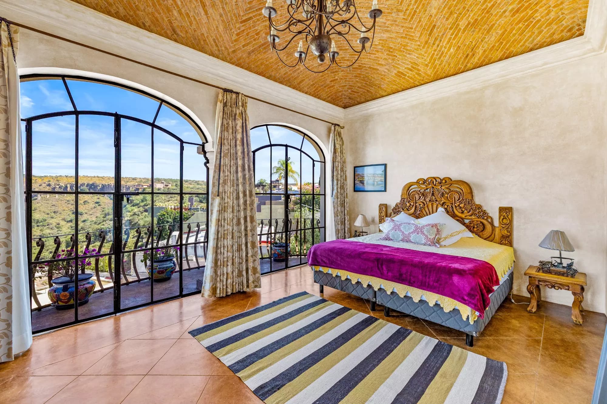 Casa Stone — photo 2 of 10