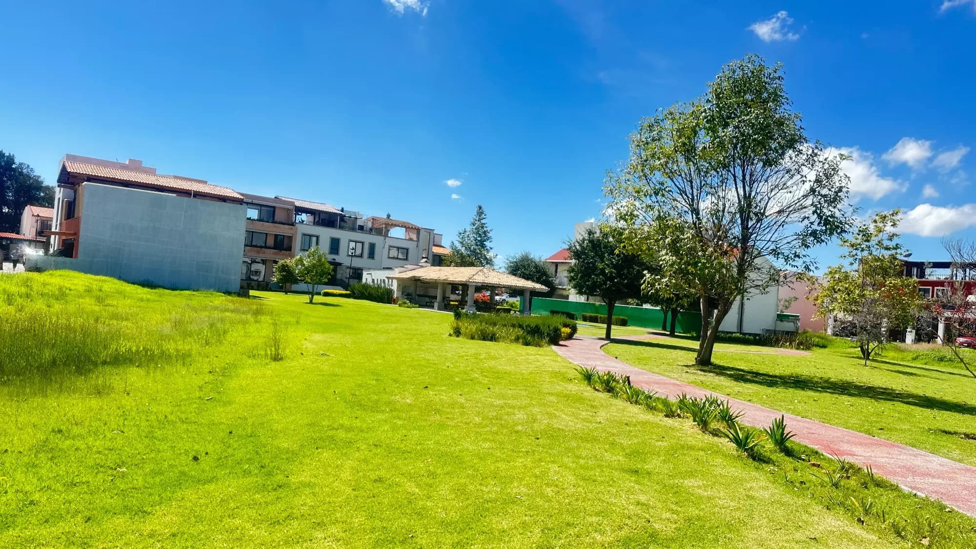Terreno En Venta En Zirandaro Circuito Magnolias — photo 1 of 10