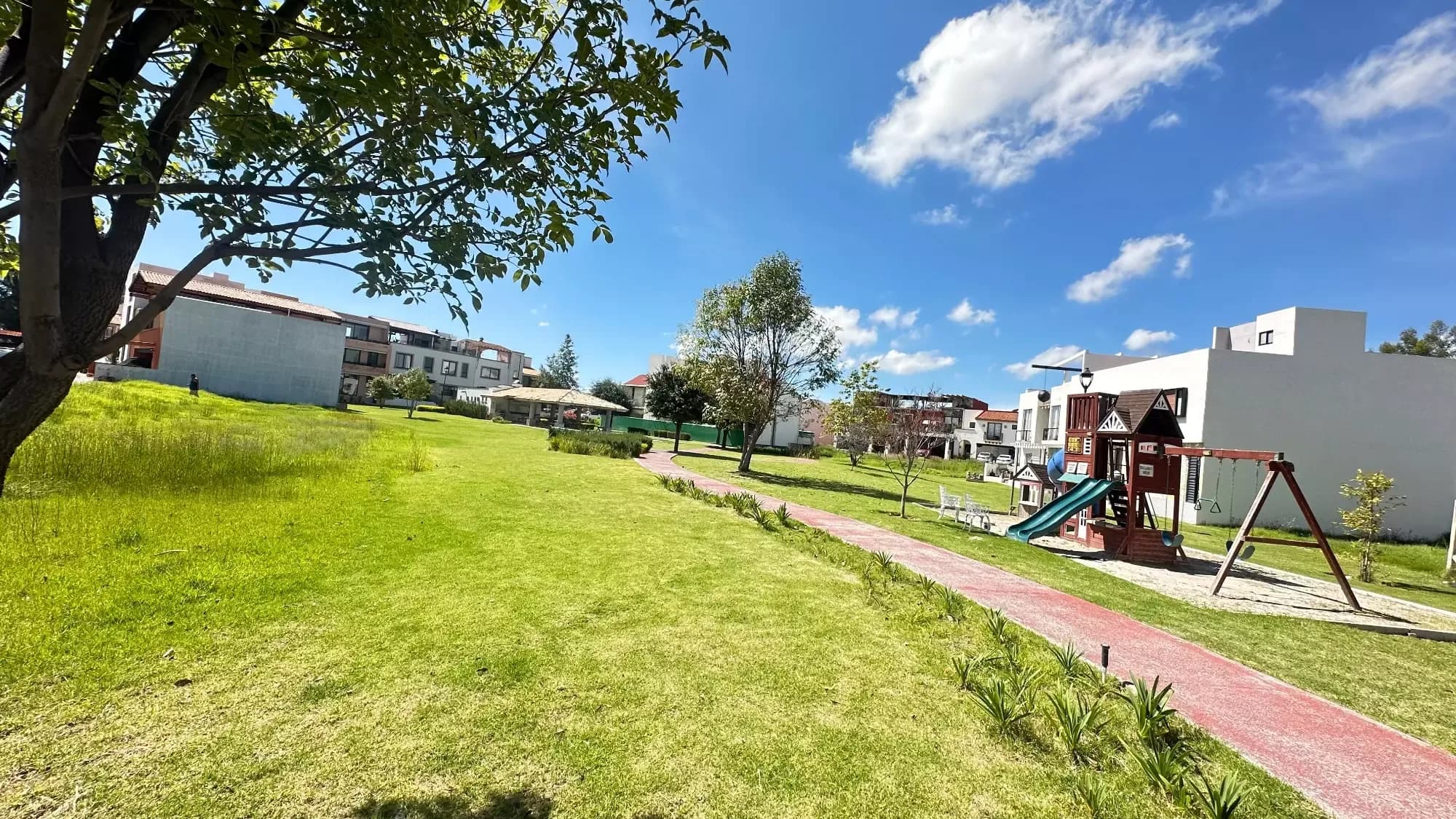 Terreno En Venta En Zirandaro Circuito Magnolias — photo 1 of 10