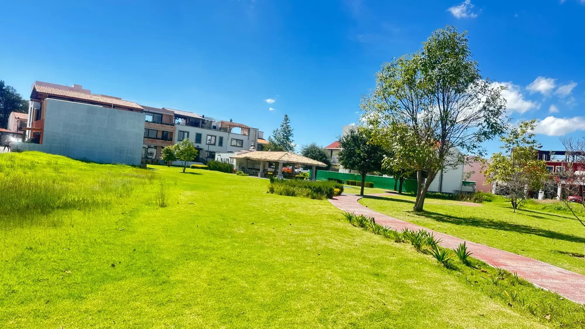 Terreno En Venta En Zirandaro Circuito Magnolias — photo 2 of 10