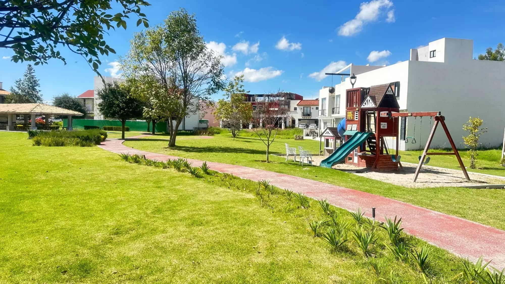 Terreno En Venta En Zirandaro Circuito Magnolias — photo 4 of 10