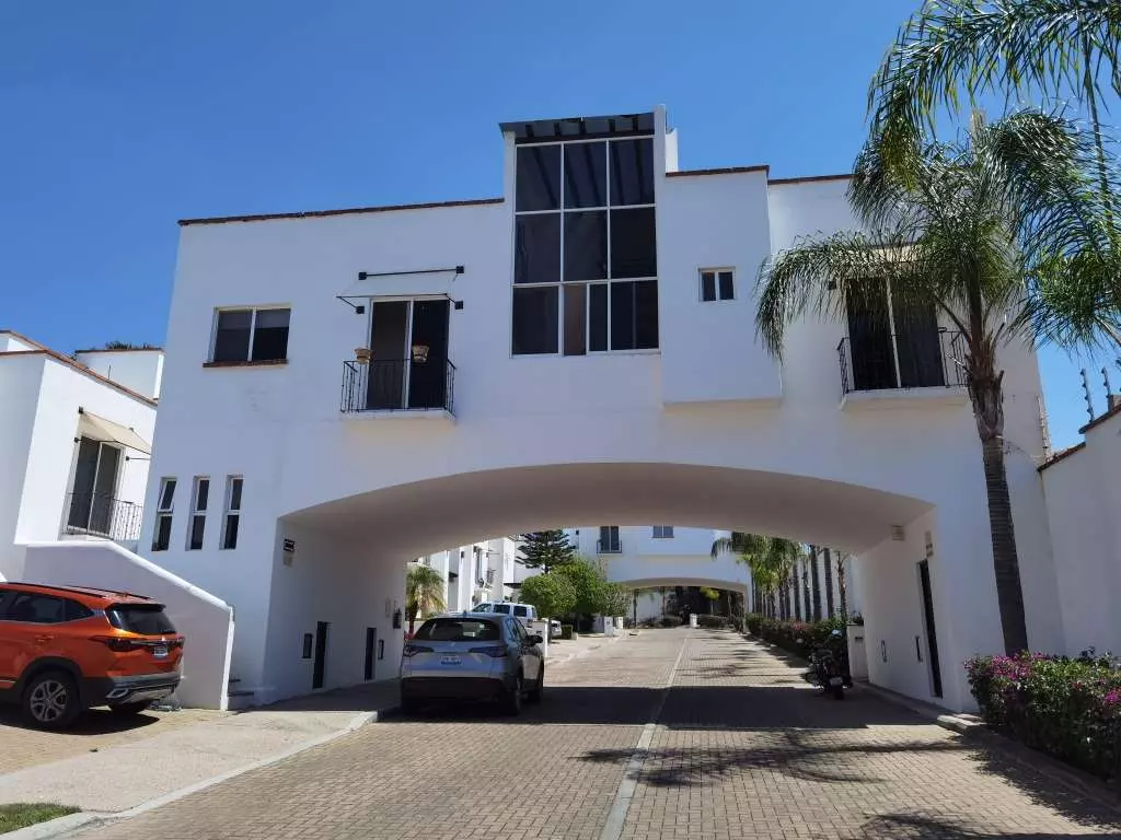 Casa Roberto — photo 1 of 9