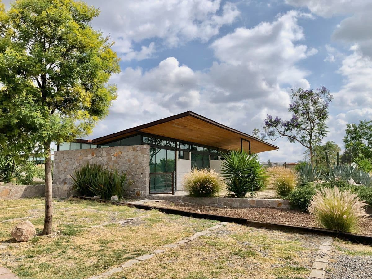 CASA 4 LAJA COUNTRY — photo 2 of 10