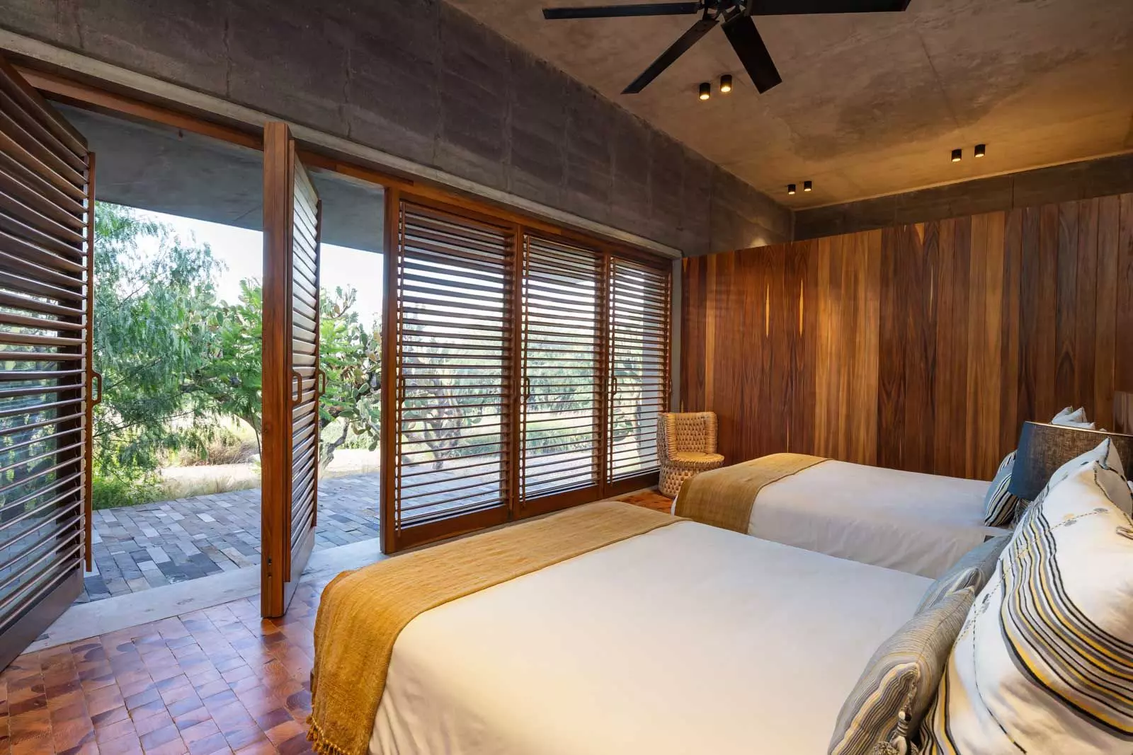 Casa Rammed Earth — photo 2 of 10