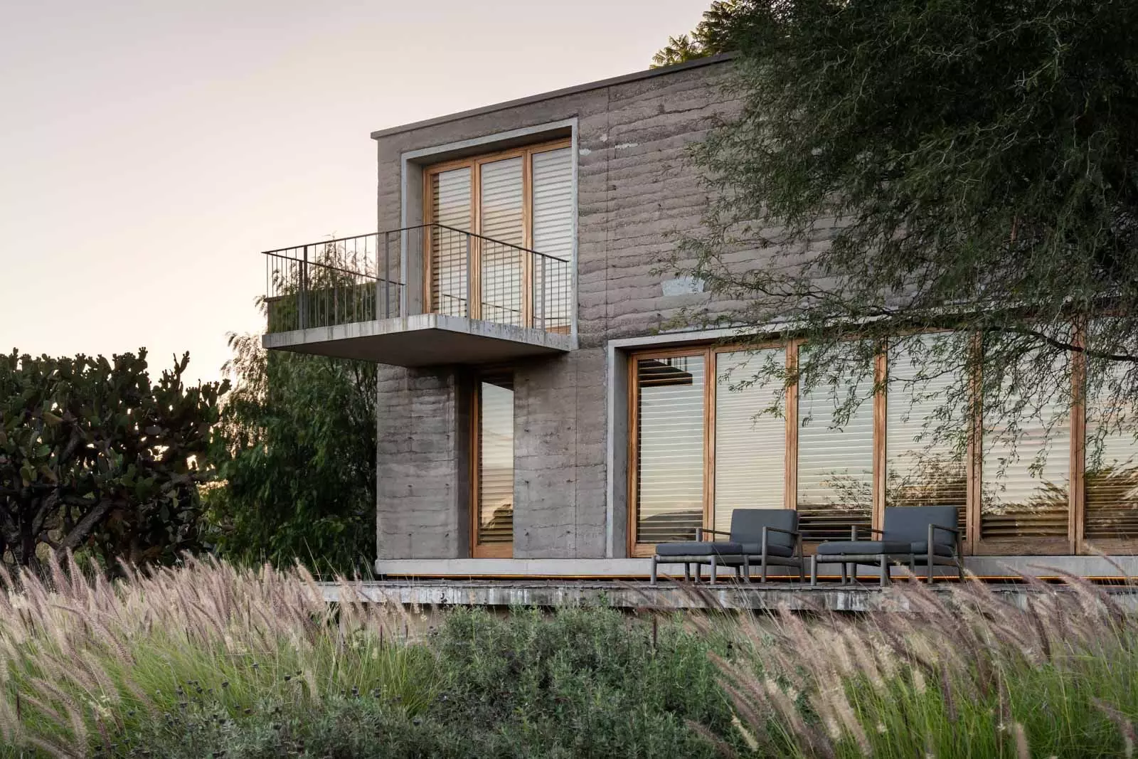 Casa Rammed Earth — photo 3 of 10