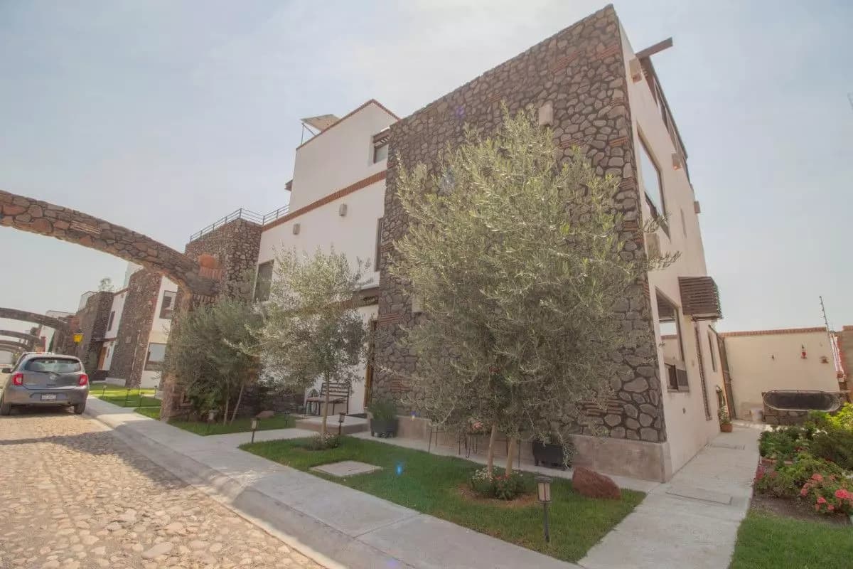 1948 House for Sale in Residencial Luna, San Miguel de Allende — photo 1 of 10