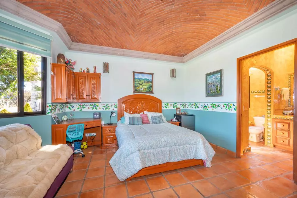 Casa Contenta — photo 8 of 10