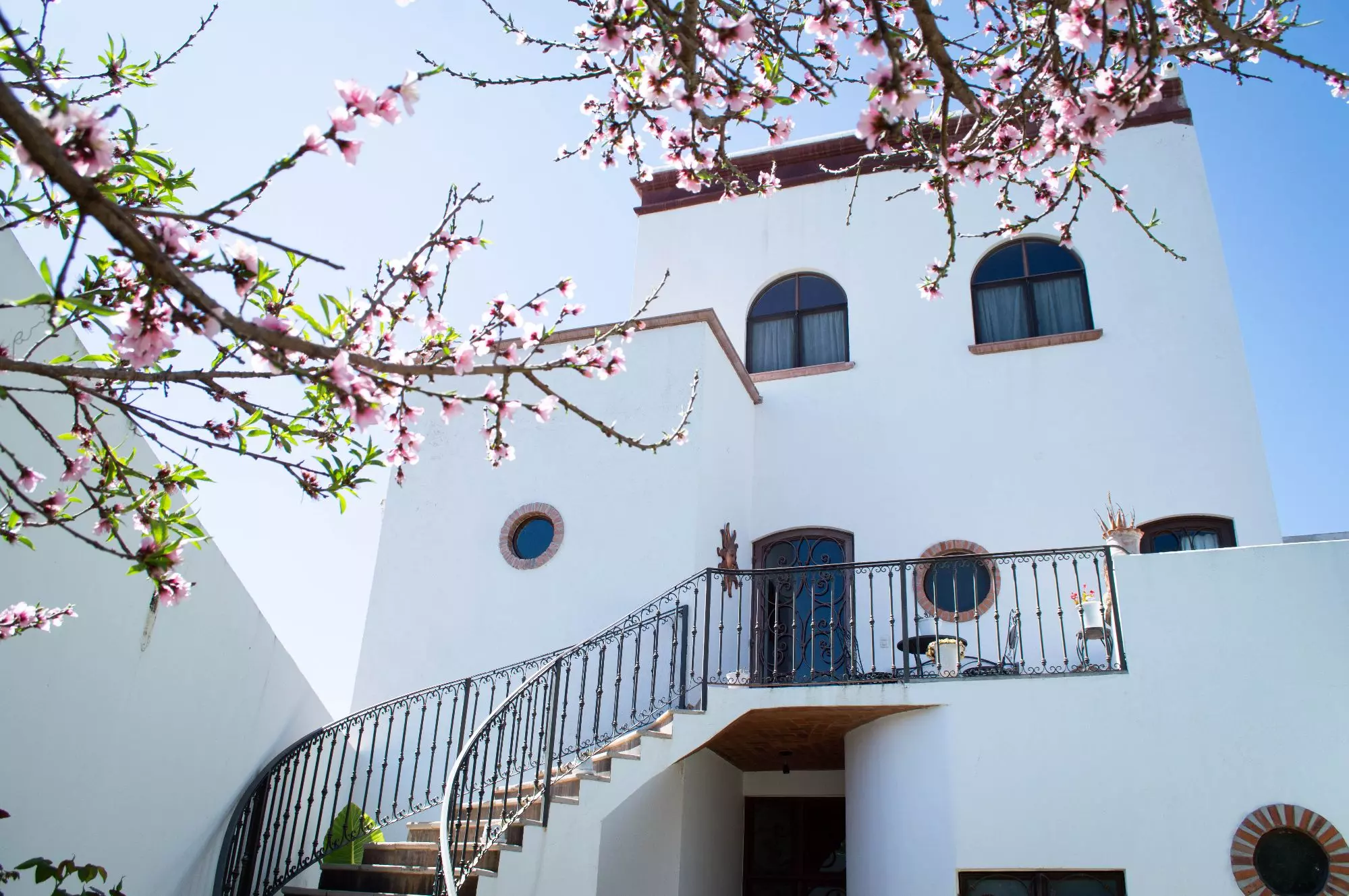 HOTEL VILLA DE POZOS EN VENTA – MINERAL DE POZOS, GTO. — photo 1 of 10