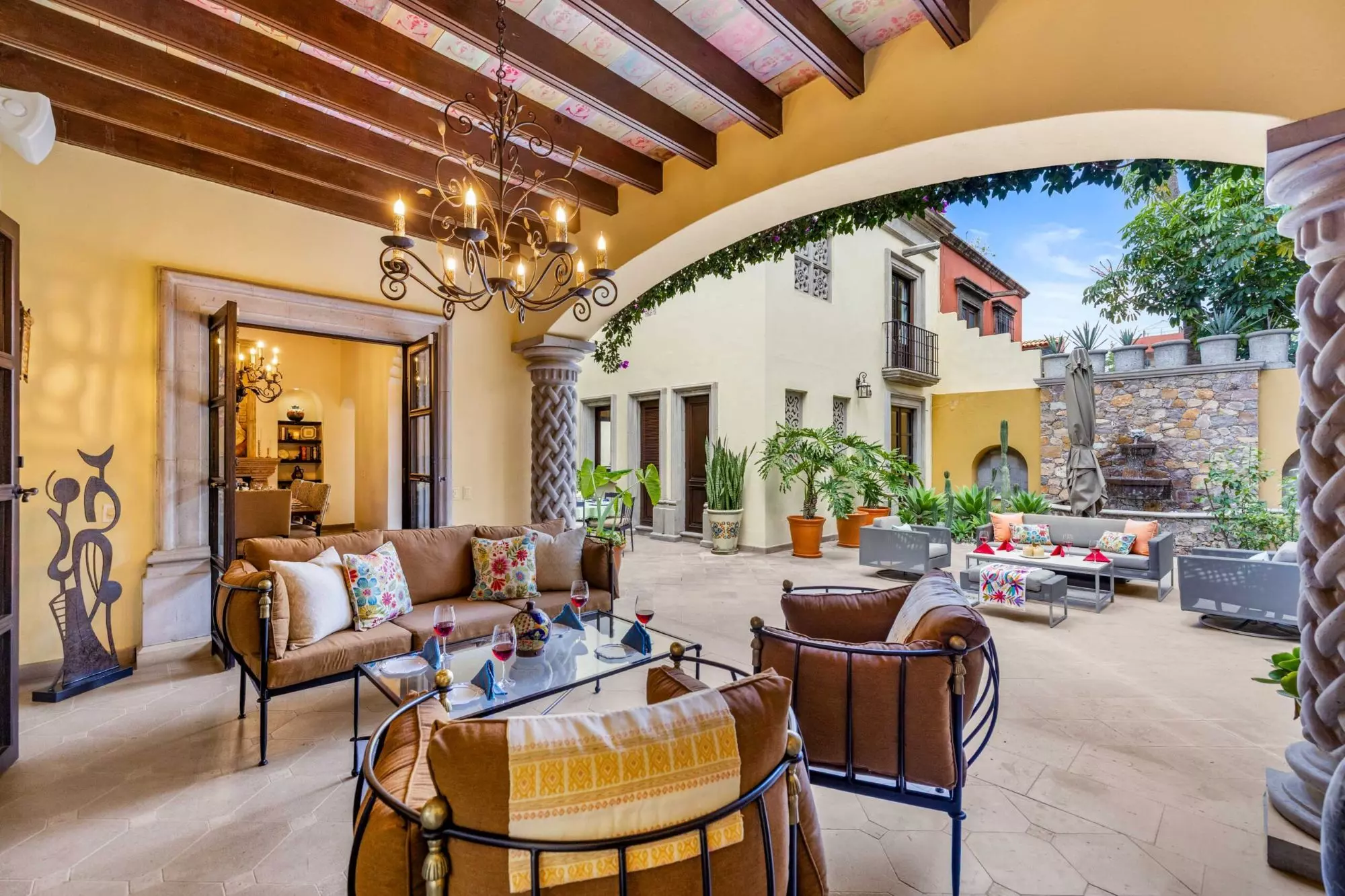 Casa Nostra Familia — photo 8 of 10