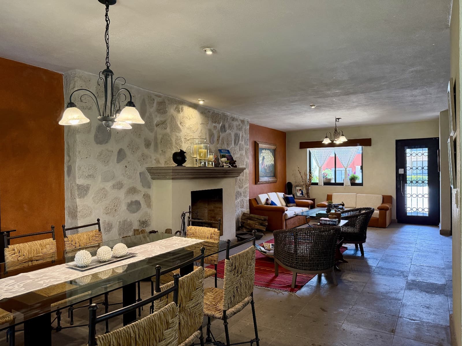 Casa Auza — photo 1 of 10