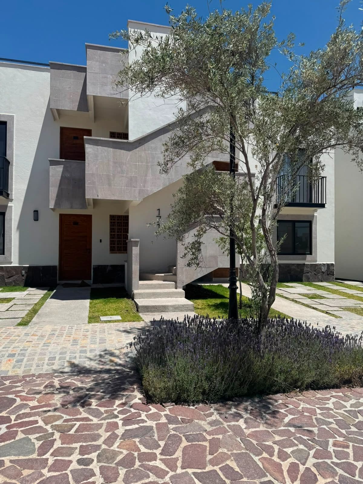 CONDOMINIO MONTECARLO LANTANA — photo 9 of 10