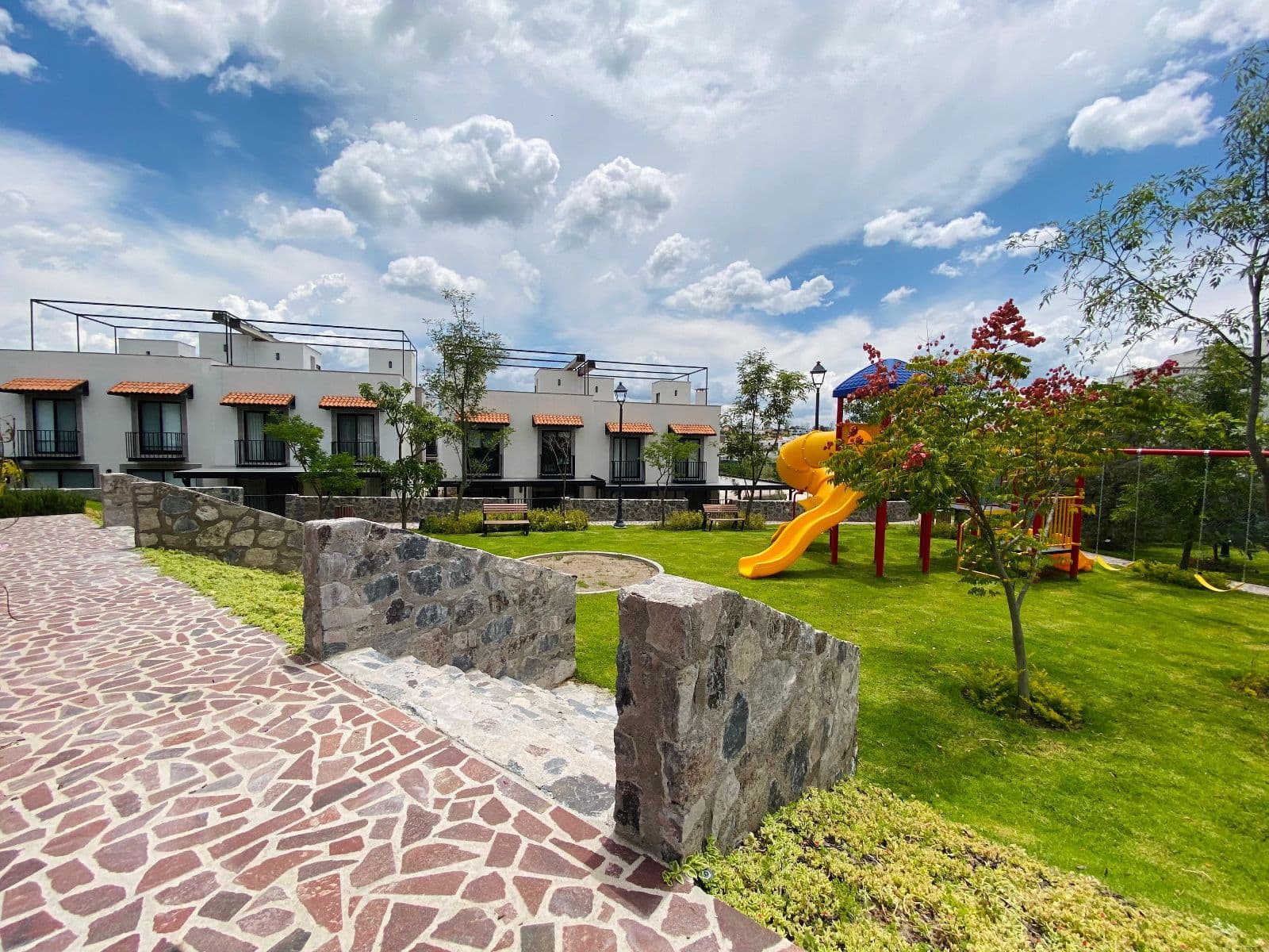 CONDOMINIO MONTECARLO LANTANA — photo 4 of 10