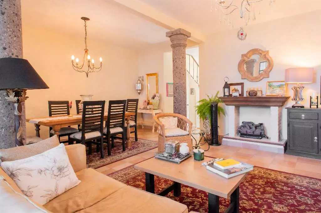 Casa Vasco — photo 1 of 10